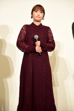 映画『恋のしずく』完成披露舞台挨拶イベントに登壇した川栄李奈