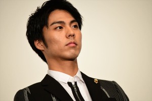 映画『恋のしずく』完成披露舞台挨拶イベントに登壇した小野塚勇人