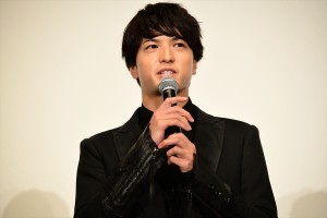 映画『恋のしずく』完成披露舞台挨拶イベントに登壇した中村優一