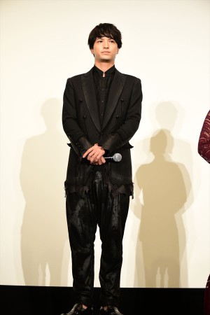 映画『恋のしずく』完成披露舞台挨拶イベントに登壇した中村優一