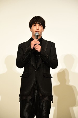 映画『恋のしずく』完成披露舞台挨拶イベントに登壇した中村優一