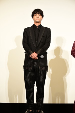 映画『恋のしずく』完成披露舞台挨拶イベントに登壇した中村優一