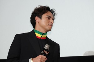 『ムタフカズ』完成披露イベントに登壇した満島真之介