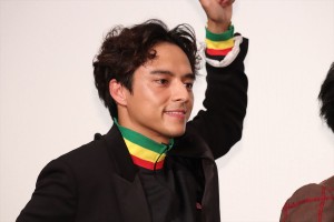 『ムタフカズ』完成披露イベントに登壇した満島真之介