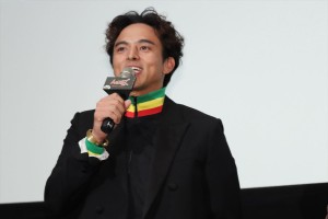 『ムタフカズ』完成披露イベントに登壇した満島真之介