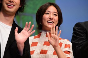 映画『体操しようよ』完成披露舞台挨拶に登壇した木村文乃