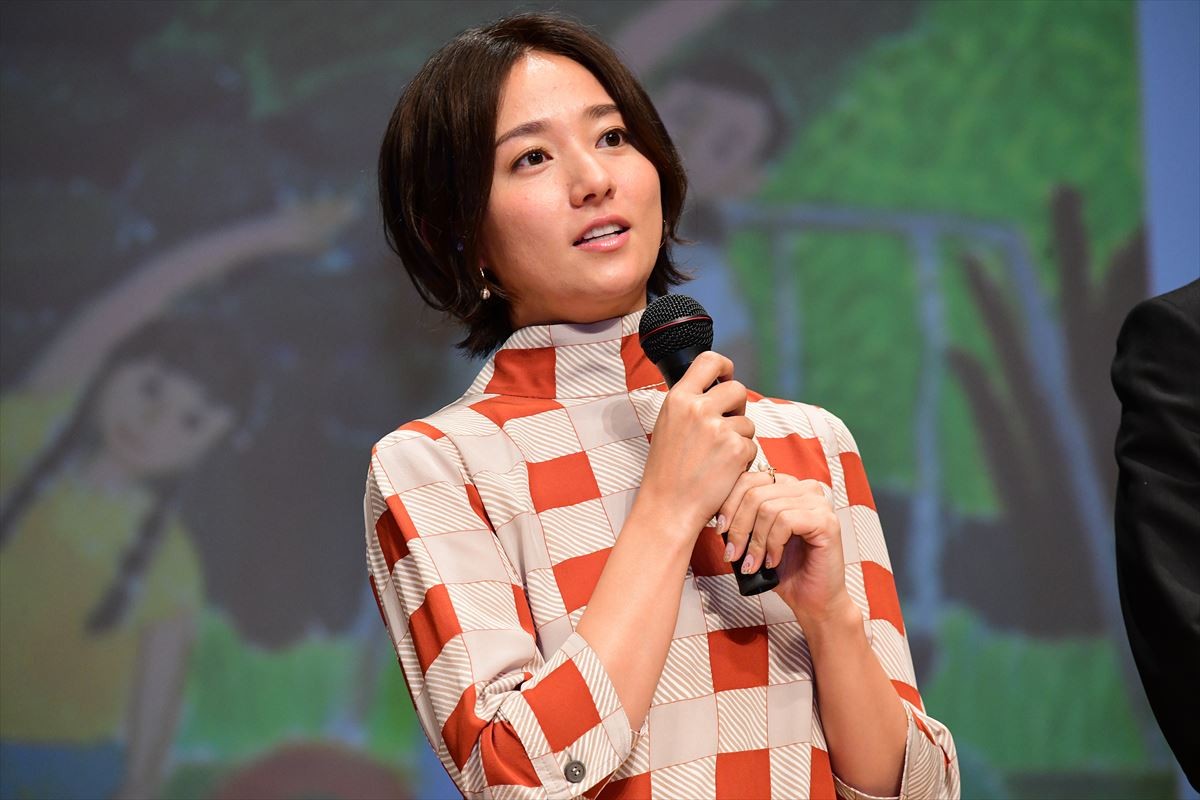 木村文乃、ラジオ体操“生実演”への歓声に照れ笑い