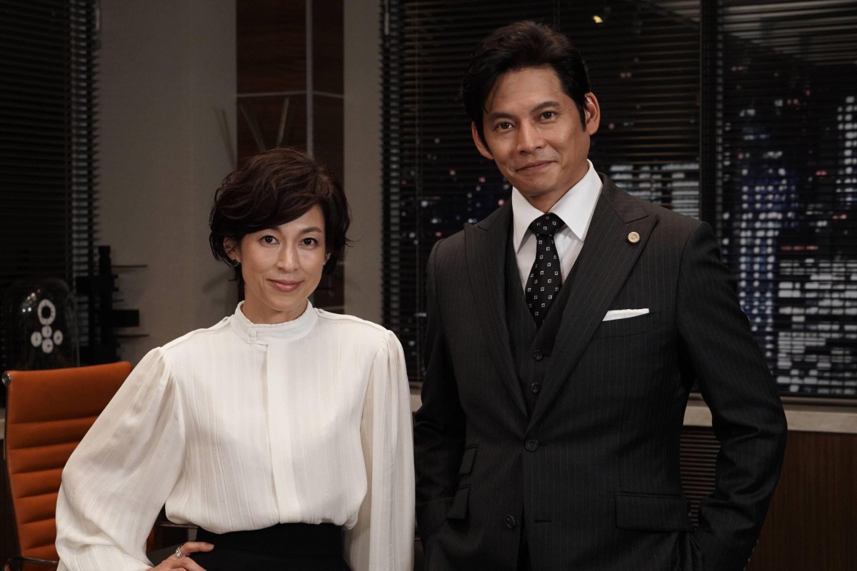 織田裕二×鈴木保奈美、27年ぶり共演の『SUITS／スーツ』2ショット解禁