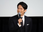 『散り椿』初日舞台挨拶に登壇した岡田准一