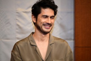 『黄昏流星群～人生折り返し、恋をした～』制作発表会に登壇した平井堅