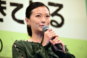 ドラマ『僕らは奇跡でできている』制作発表に登場した榮倉奈々