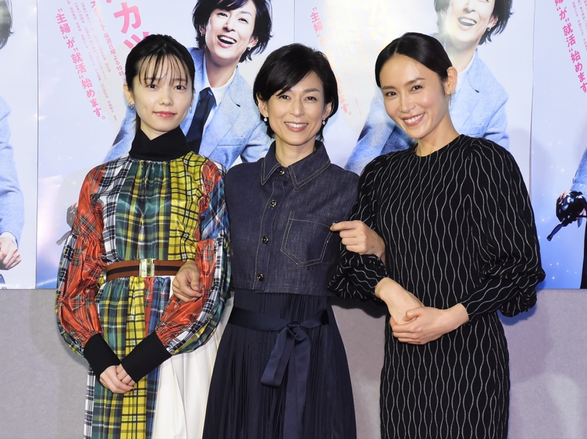 BSプレミアムドラマ『主婦カツ!』試写会にて、左から島崎遥香、鈴木保奈美、山口紗弥加