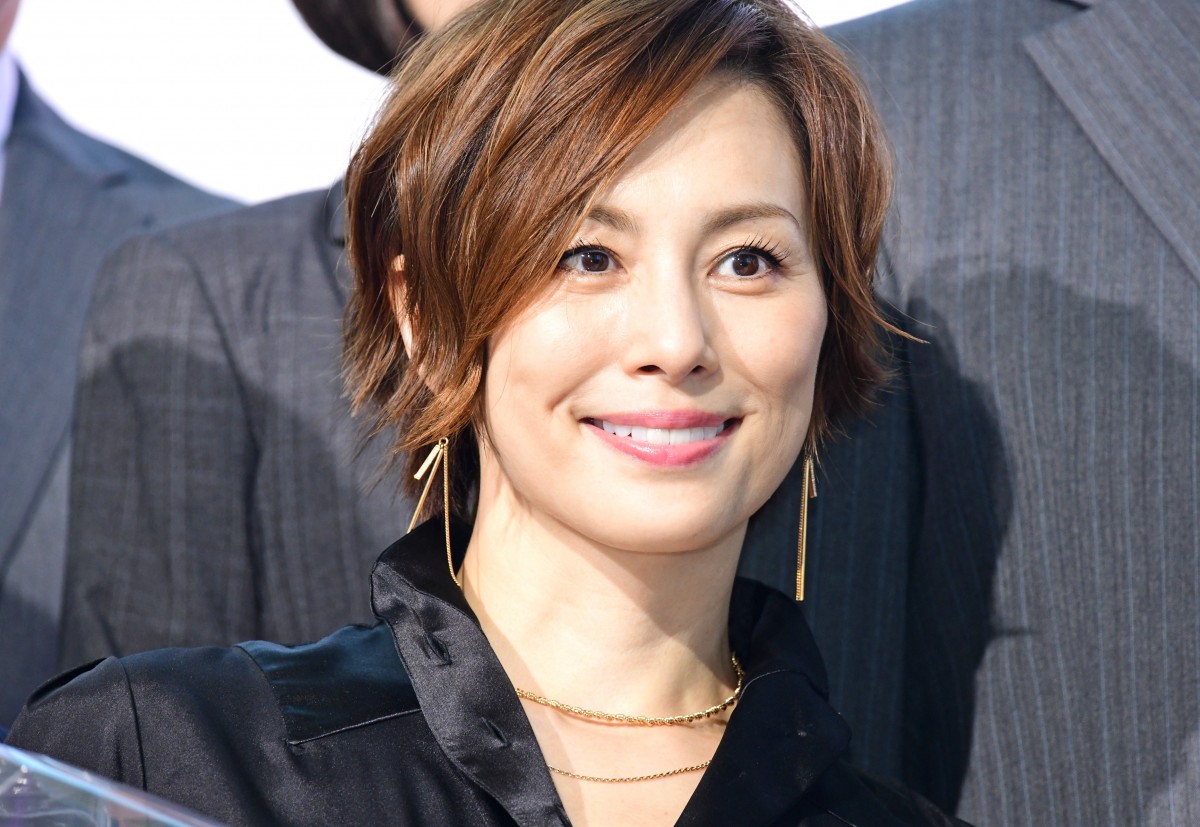 「軽くてびっくり！」米倉涼子、吉田沙保里にお姫様抱っこされてご満悦