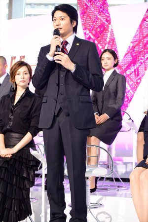 木曜ドラマ『リーガルＶ～元弁護士・小鳥遊翔子～』制作発表記者会見に登場した向井理