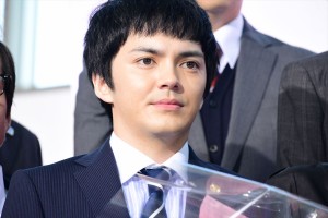 木曜ドラマ『リーガルＶ～元弁護士・小鳥遊翔子～』制作発表記者会見に登場した林遣都