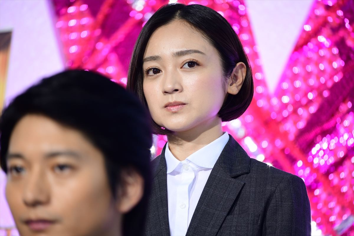 「軽くてびっくり！」米倉涼子、吉田沙保里にお姫様抱っこされてご満悦