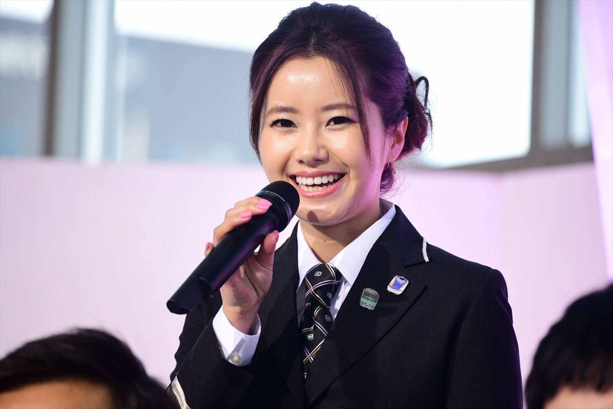 「軽くてびっくり！」米倉涼子、吉田沙保里にお姫様抱っこされてご満悦