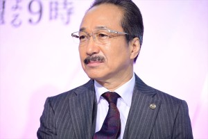 木曜ドラマ『リーガルＶ～元弁護士・小鳥遊翔子～』制作発表記者会見に登場した小日向文世