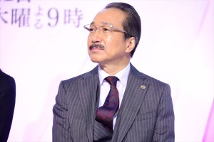 木曜ドラマ『リーガルＶ～元弁護士・小鳥遊翔子～』制作発表記者会見に登場した小日向文世