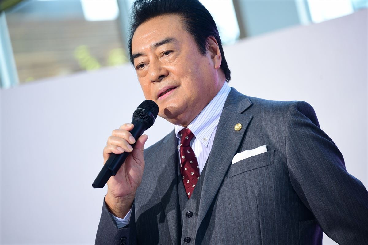 「軽くてびっくり！」米倉涼子、吉田沙保里にお姫様抱っこされてご満悦