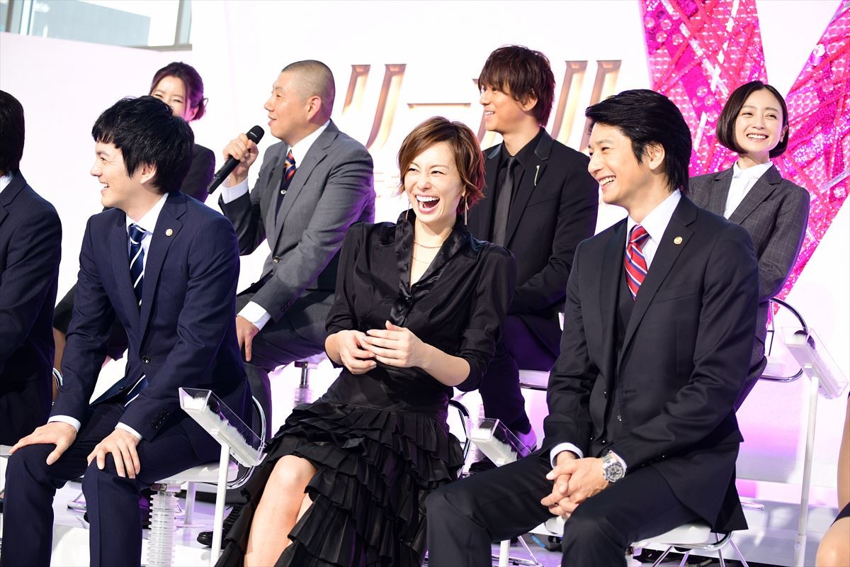 「軽くてびっくり！」米倉涼子、吉田沙保里にお姫様抱っこされてご満悦