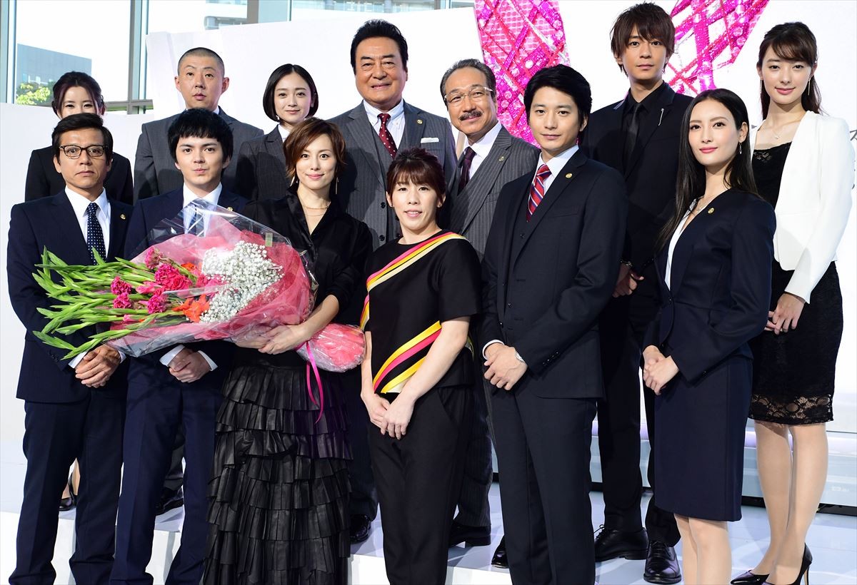 「軽くてびっくり！」米倉涼子、吉田沙保里にお姫様抱っこされてご満悦