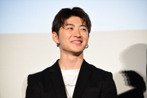 映画『ハナレイ・ベイ』プレミア上映会に登壇した佐野玲於