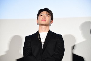 映画『ハナレイ・ベイ』プレミア上映会に登壇した佐野玲於