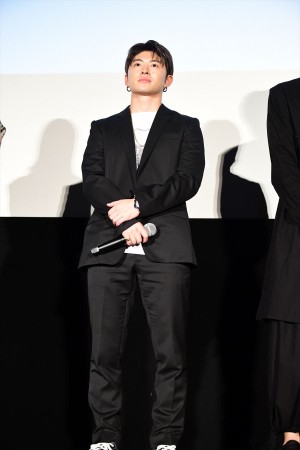 映画『ハナレイ・ベイ』プレミア上映会に登壇した佐野玲於