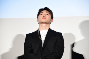 映画『ハナレイ・ベイ』プレミア上映会に登壇した佐野玲於