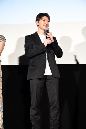 映画『ハナレイ・ベイ』プレミア上映会に登壇した佐野玲於