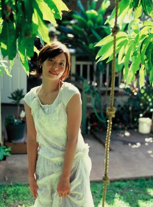 デジタル復刊した相武紗季相武紗季の写真集『surf trip』より