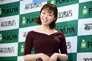 写真集『誰も知らない私』発売記念イベントに登場した今泉佑唯