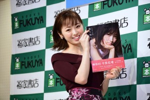 写真集『誰も知らない私』発売記念イベントに登場した今泉佑唯