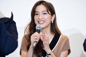 ドラマ『SUITS／スーツ』記者会見に登壇した中村アン