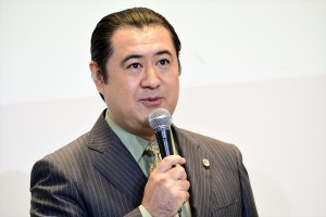 ドラマ『SUITS／スーツ』記者会見に登壇した小手伸也
