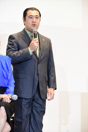 ドラマ『SUITS／スーツ』記者会見に登壇した小手伸也