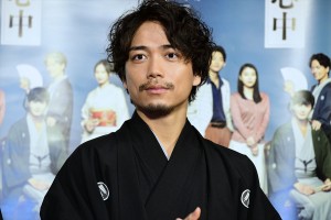 ドラマ10『昭和元禄落語心中』試写会に出席した山崎育三郎