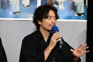 ドラマ10『昭和元禄落語心中』試写会に出席した山崎育三郎