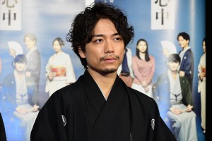 ドラマ10『昭和元禄落語心中』試写会に出席した山崎育三郎
