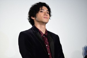 映画『あの頃、君を追いかけた』初日舞台挨拶に登壇した山田裕貴