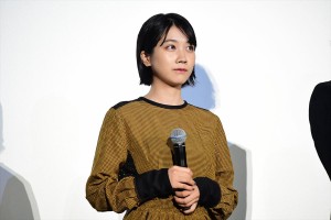 映画『あの頃、君を追いかけた』初日舞台挨拶に登壇した松本穂香