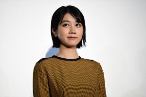 映画『あの頃、君を追いかけた』初日舞台挨拶に登壇した松本穂香