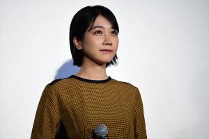 映画『あの頃、君を追いかけた』初日舞台挨拶に登壇した松本穂香
