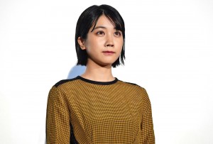 映画『あの頃、君を追いかけた』初日舞台挨拶に登壇した松本穂香