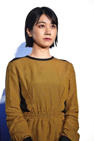 映画『あの頃、君を追いかけた』初日舞台挨拶に登壇した松本穂香