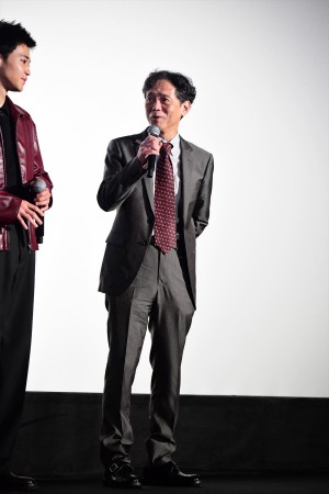 映画『あの頃、君を追いかけた』初日舞台挨拶に登壇した長谷川康夫監督