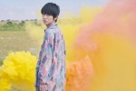 『本郷奏多カレンダー2019 ‐Color of Kanata‐』表紙カット（通常版）