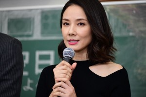 火曜ドラマ『中学聖日記』制作発表会見に出席した吉田羊