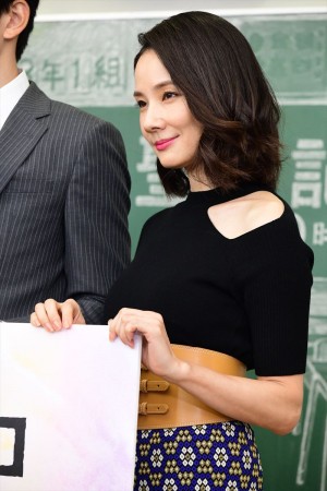 火曜ドラマ『中学聖日記』制作発表会見に出席した吉田羊